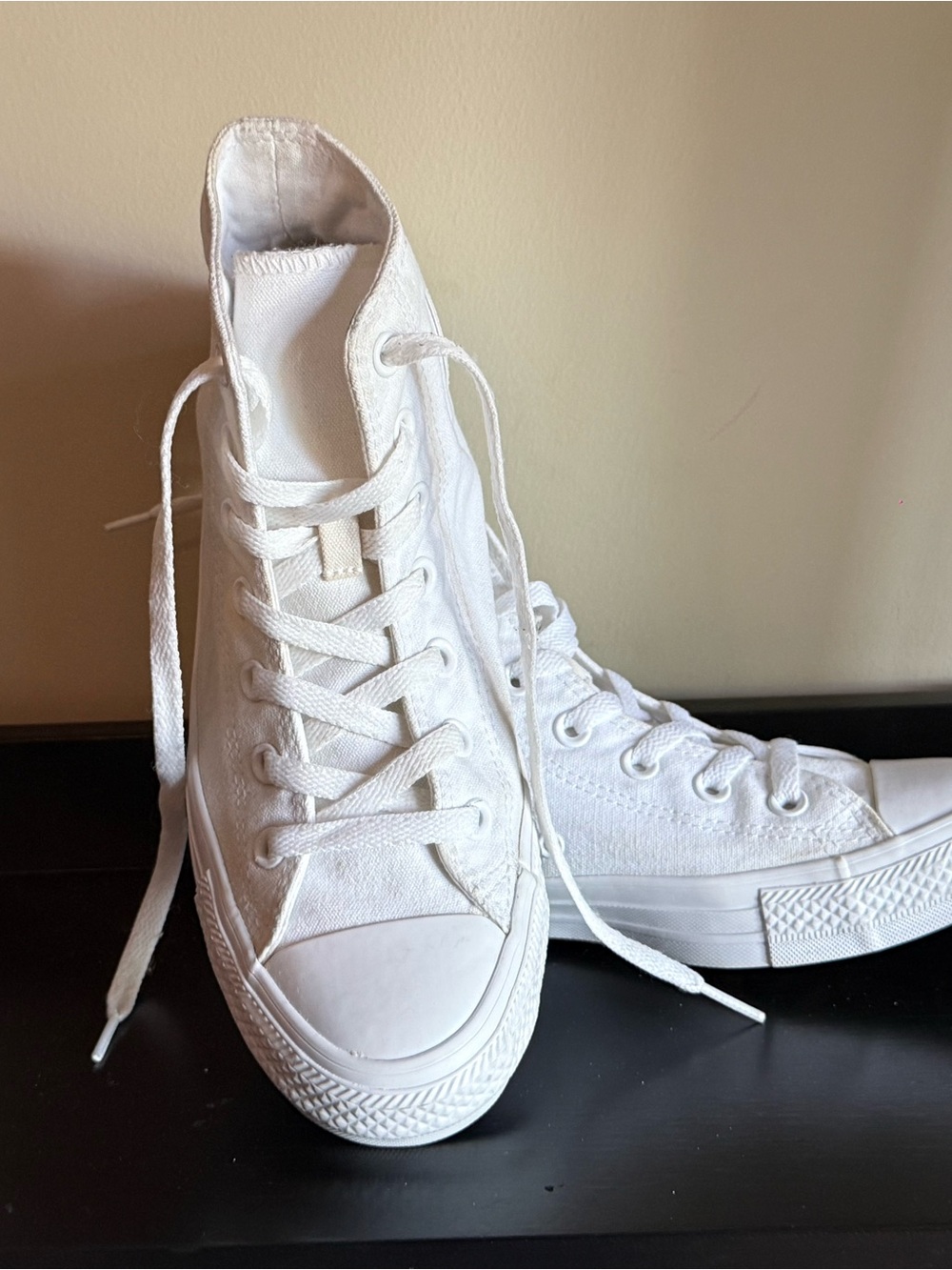 Converse Chuck Taylor All Star White High Top Sneakers Women’s 8